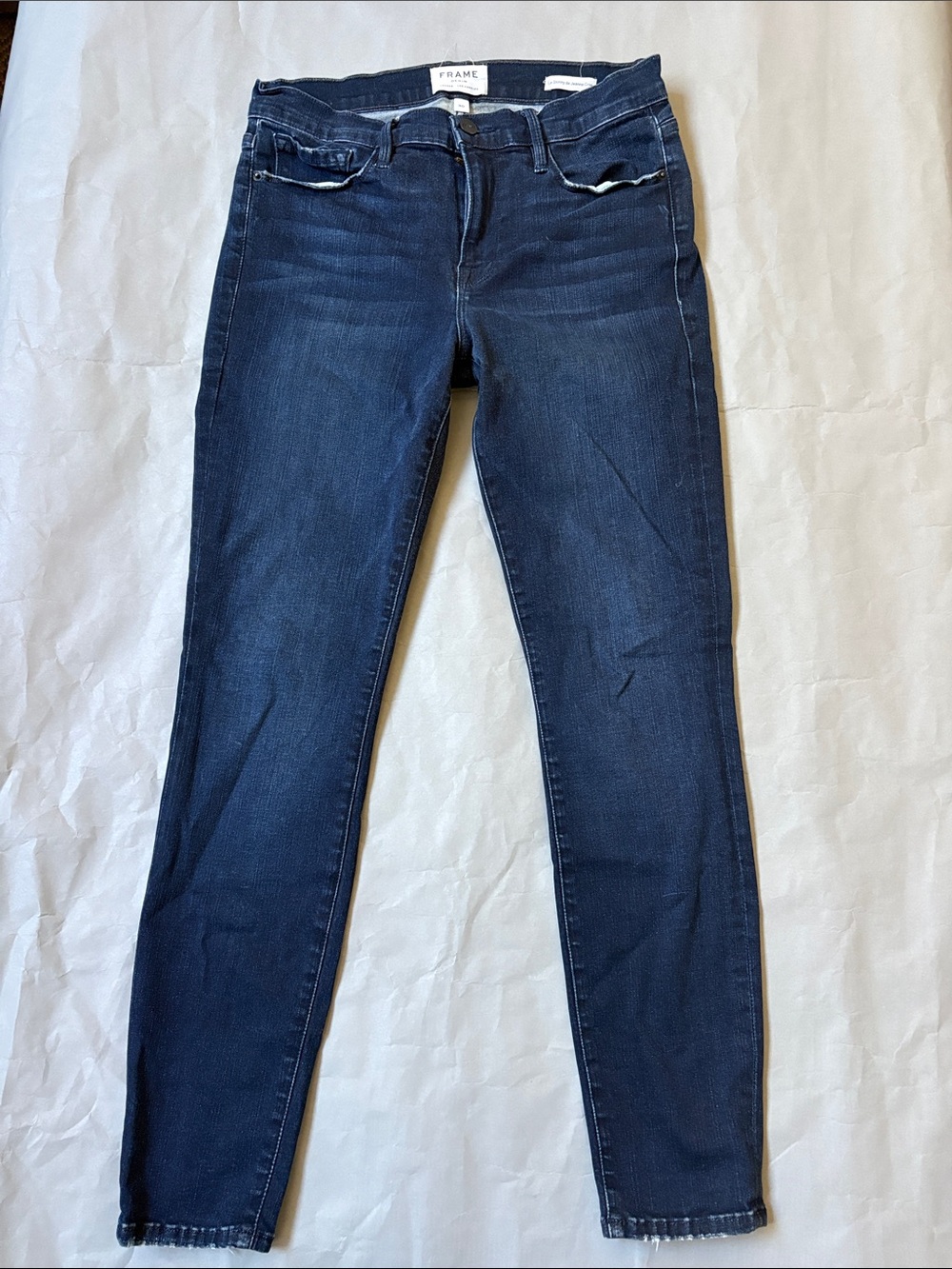 Frame Denim Le skinny de Jeanne Crop. Size 30. Dark Indigo.